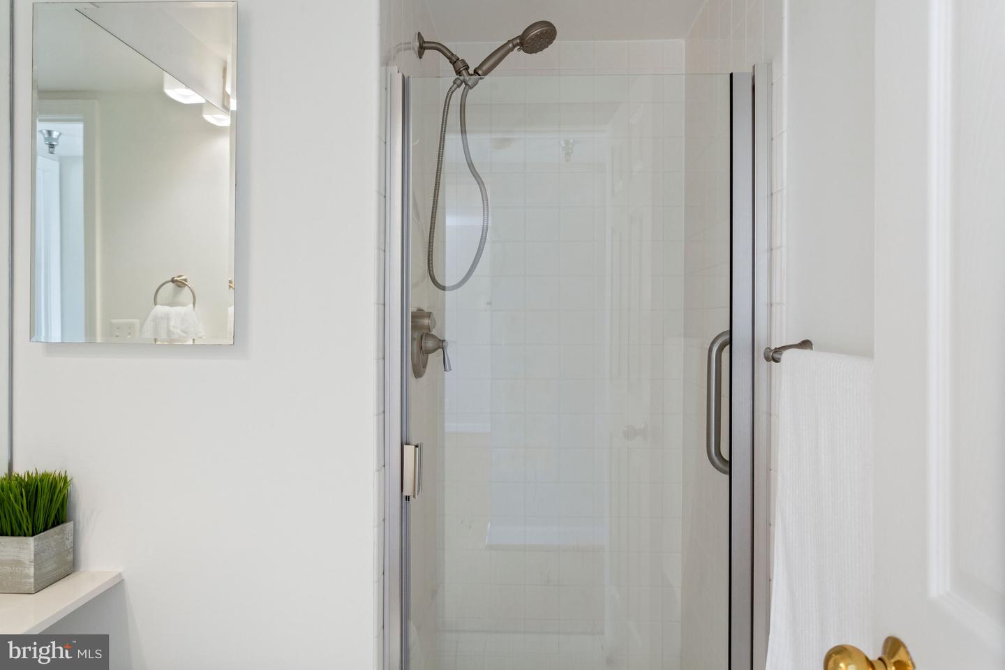 2400 Clarendon BOULEVARD Unit: 713