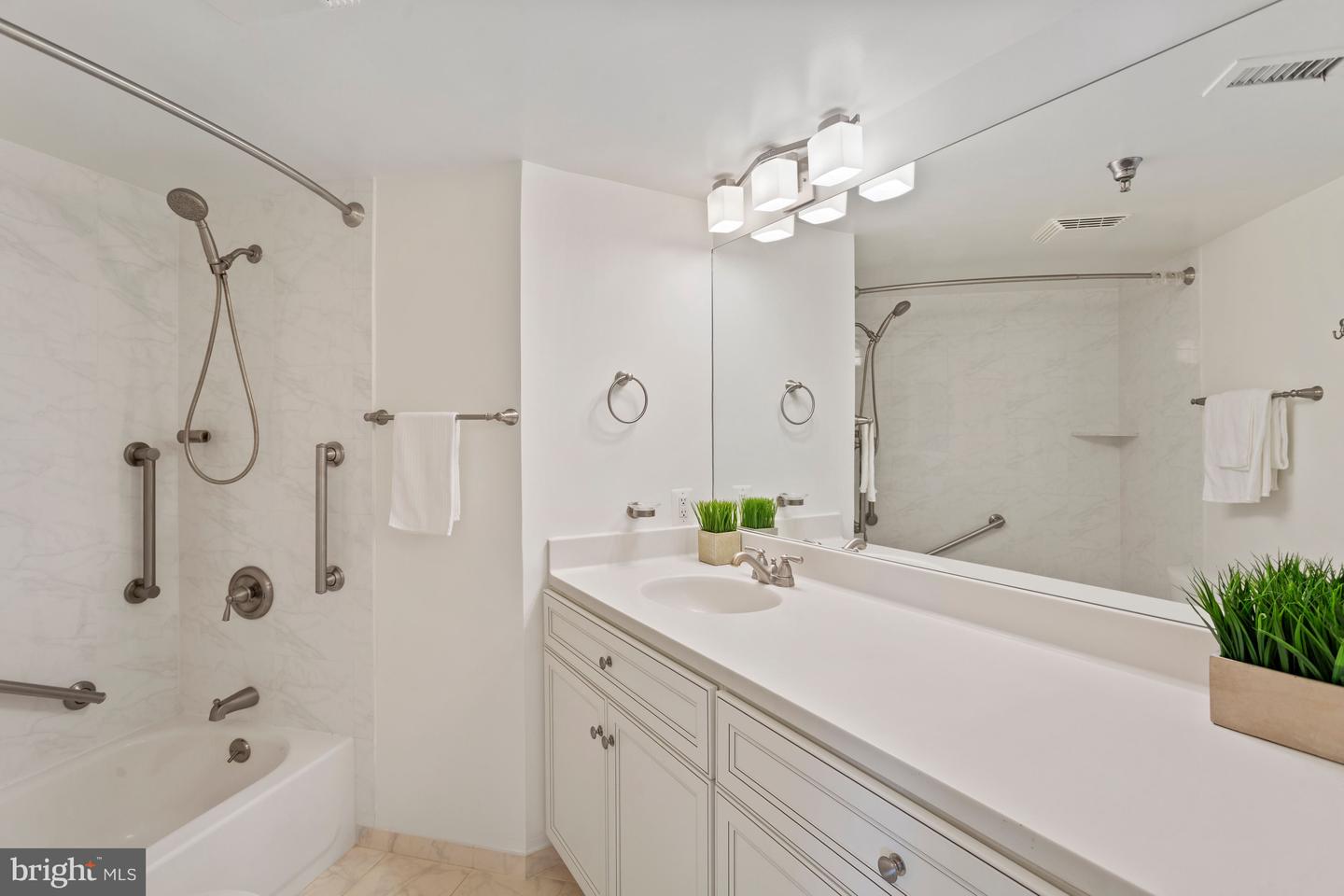 2400 Clarendon BOULEVARD Unit: 713