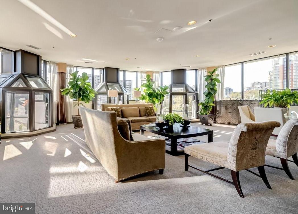 1600 N Oak STREET Unit: 527