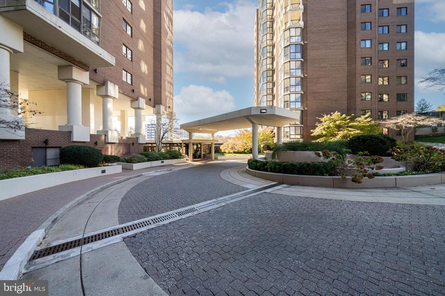 1600 N Oak STREET Unit: 527