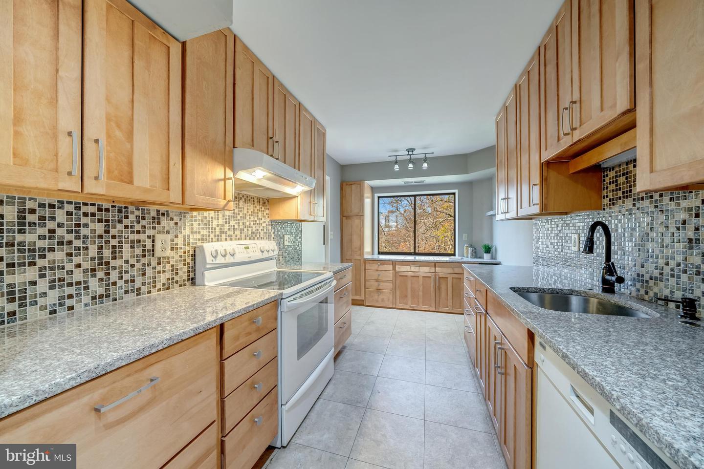 1600 N Oak STREET Unit: 527