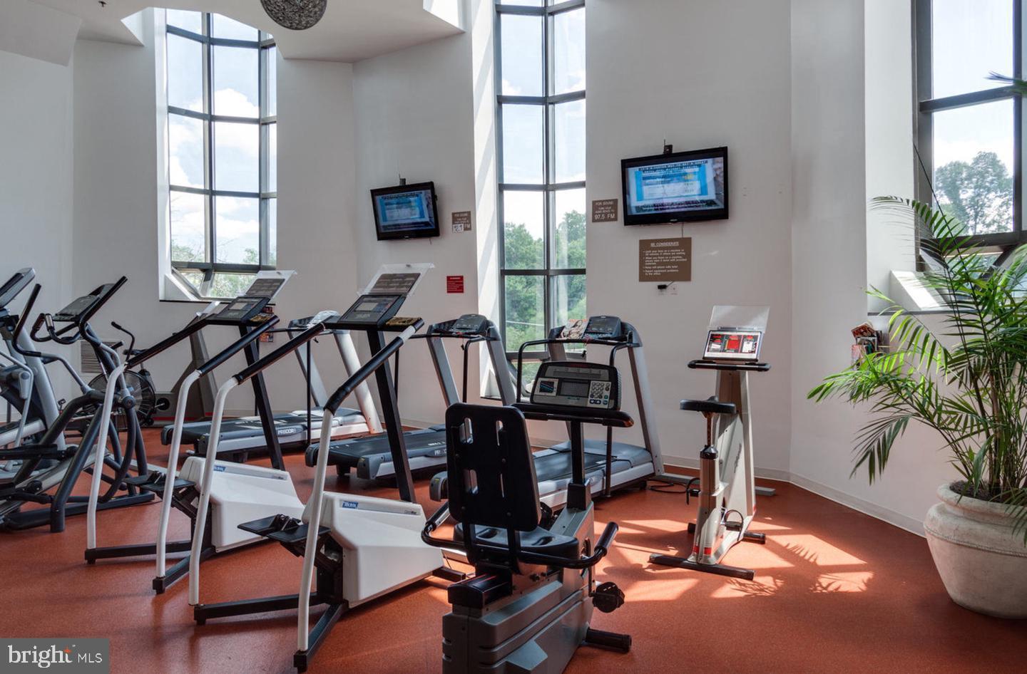 1600 N Oak STREET Unit: 527