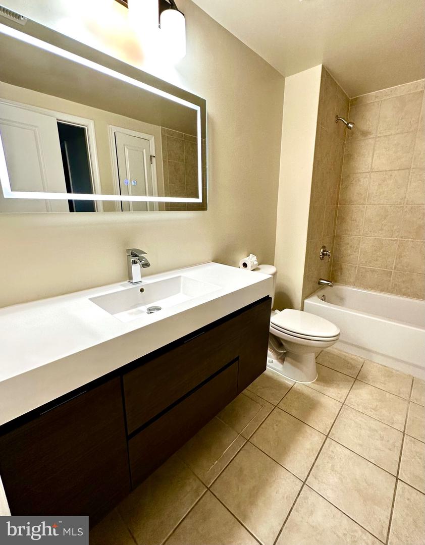 851 N Glebe ROAD Unit: 1715