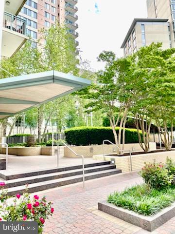 851 N Glebe ROAD Unit: 1715