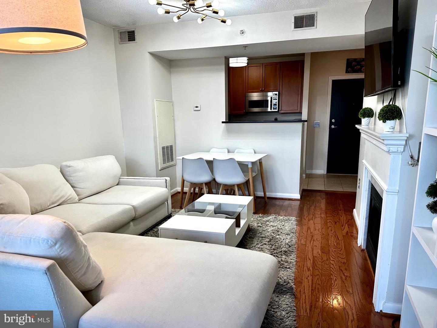 851 N Glebe ROAD Unit: 1715