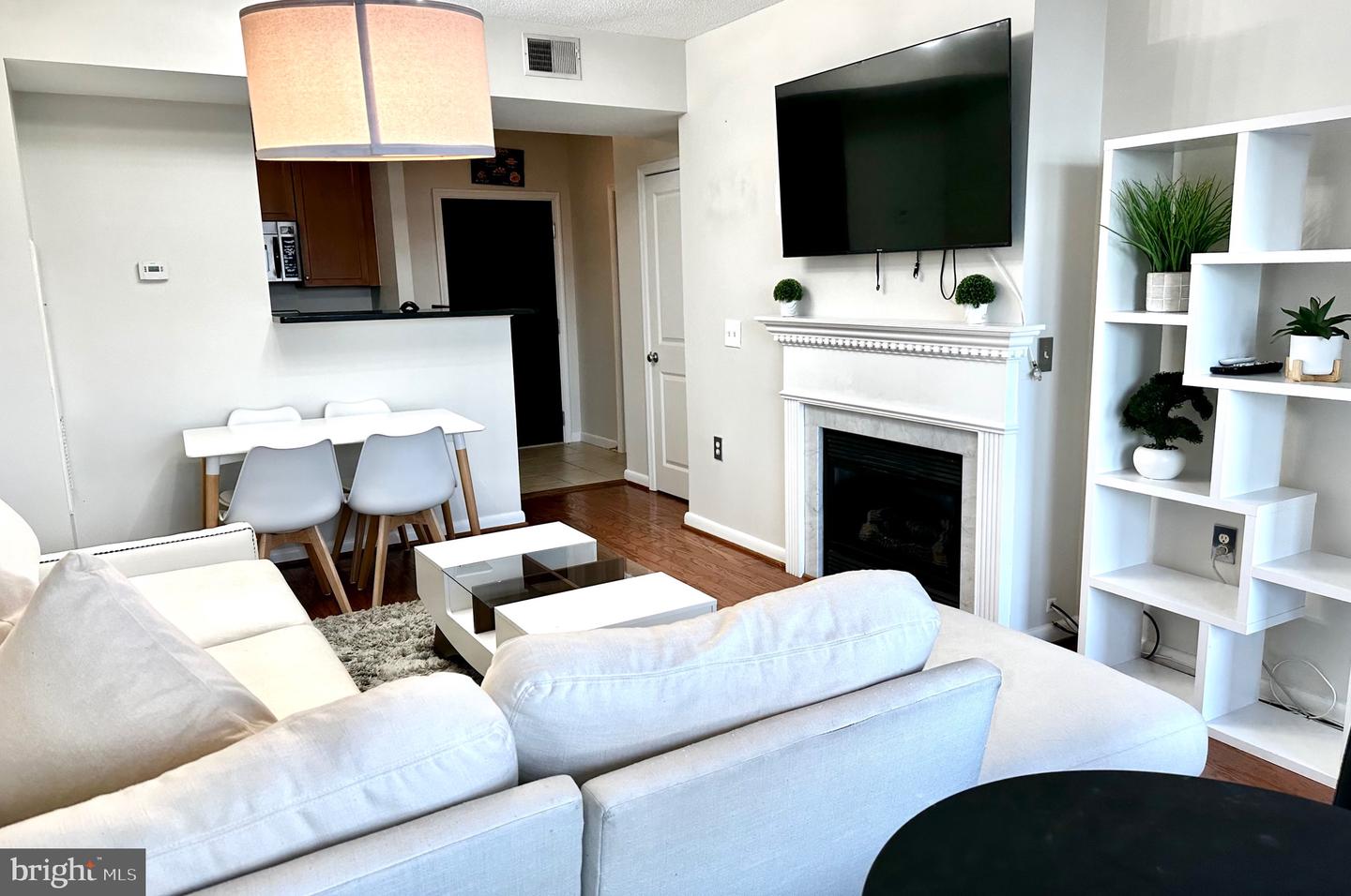 851 N Glebe ROAD Unit: 1715