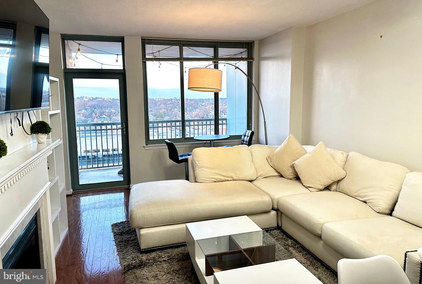 851 N Glebe ROAD Unit: 1715
