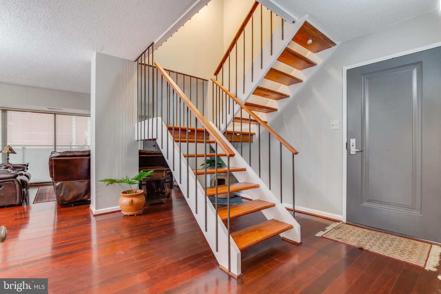 5300 Columbia PIKE Unit: 716
