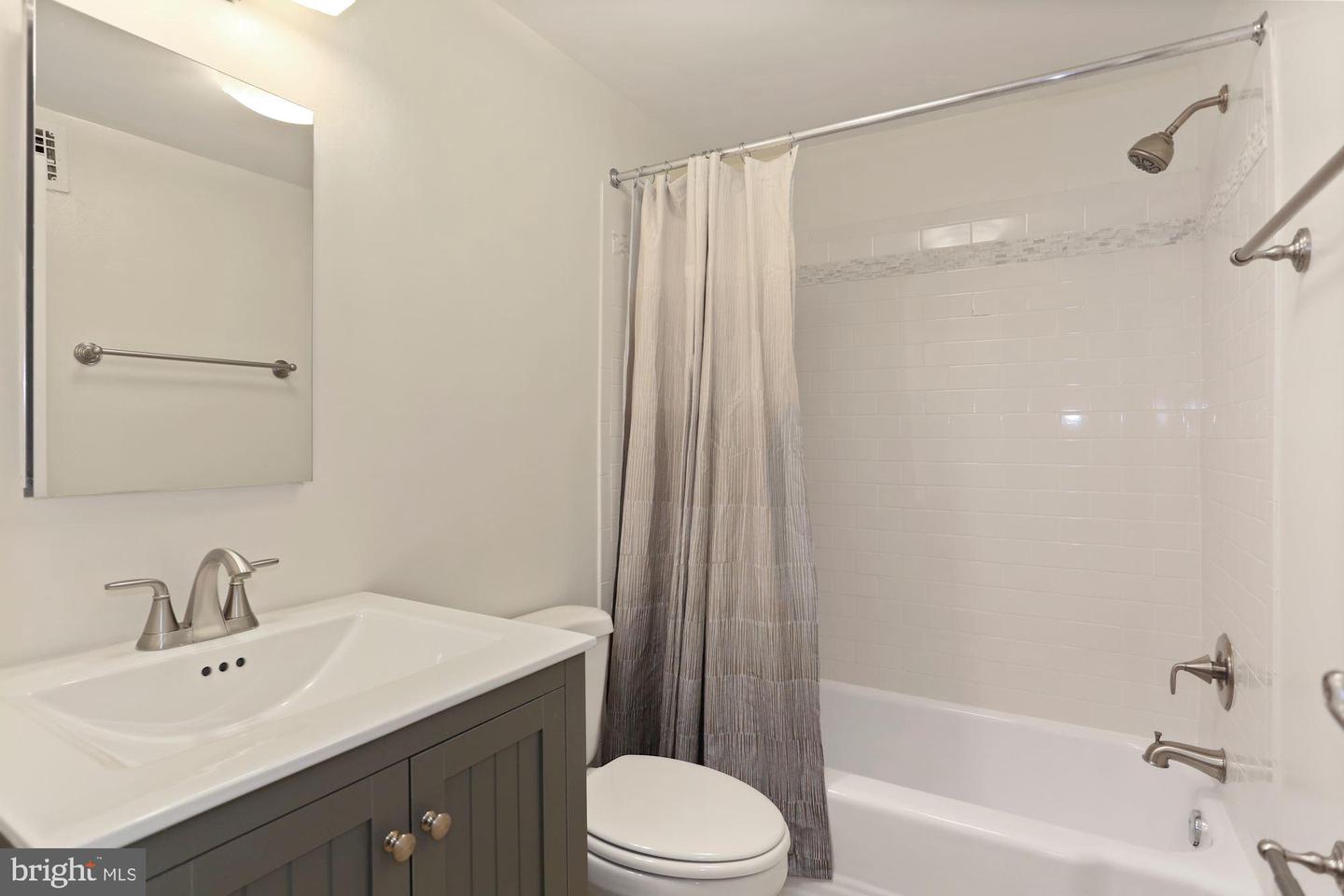 1931 N Cleveland STREET Unit: 209