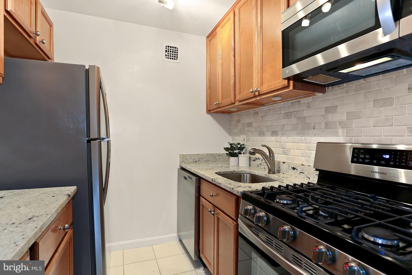 1931 N Cleveland STREET Unit: 209