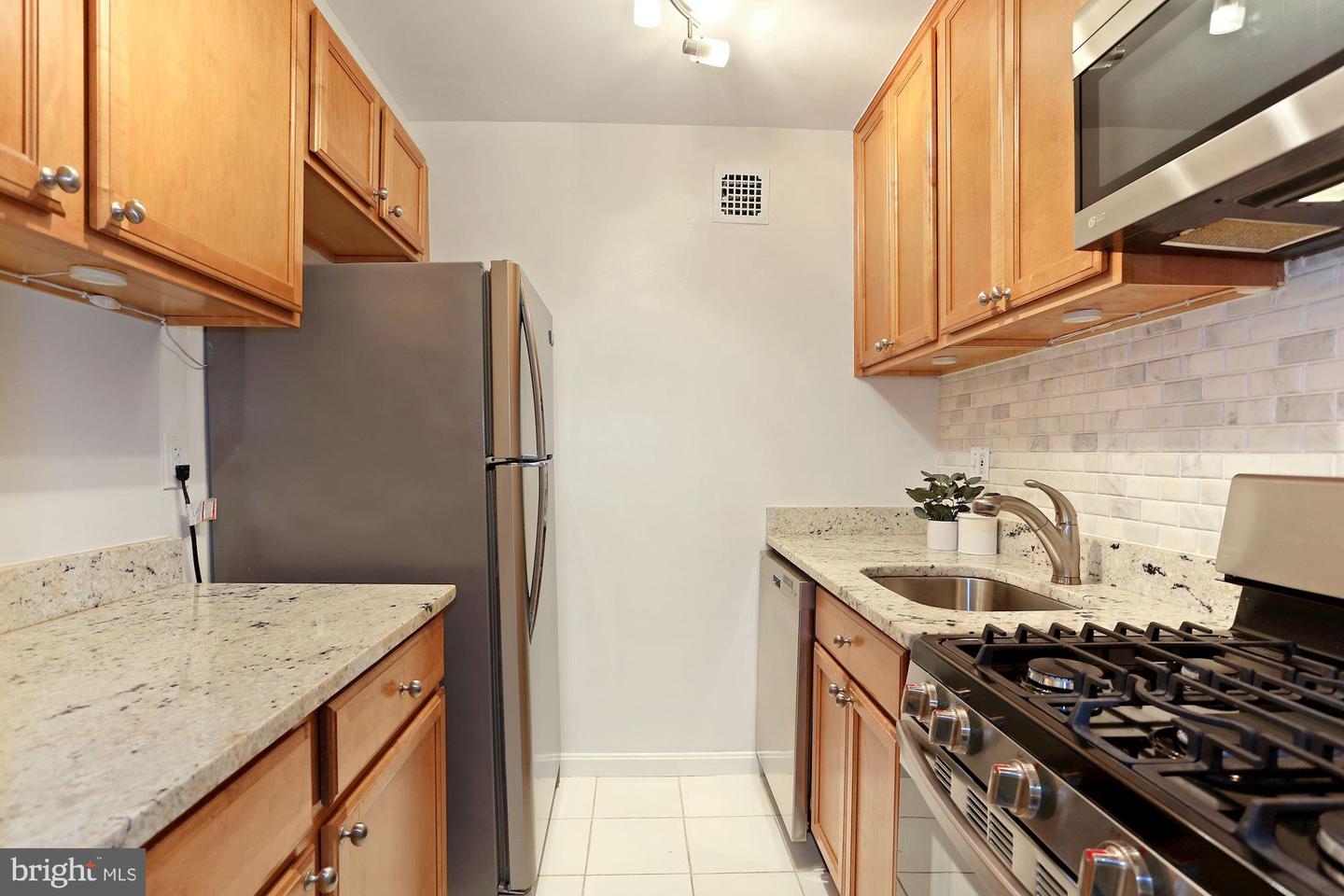 1931 N Cleveland STREET Unit: 209