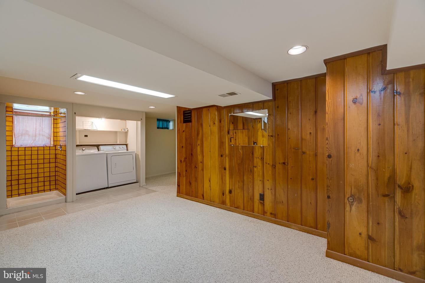 981 Patrick Henry DRIVE