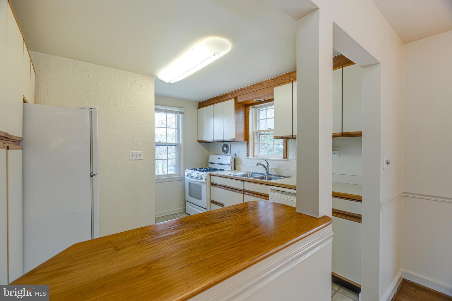 981 Patrick Henry DRIVE