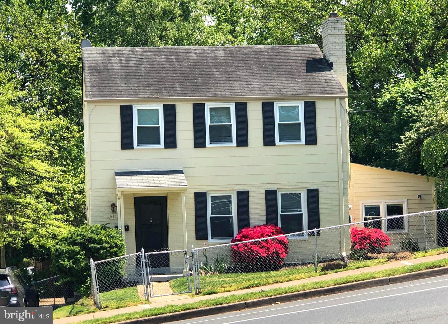 981 Patrick Henry DRIVE