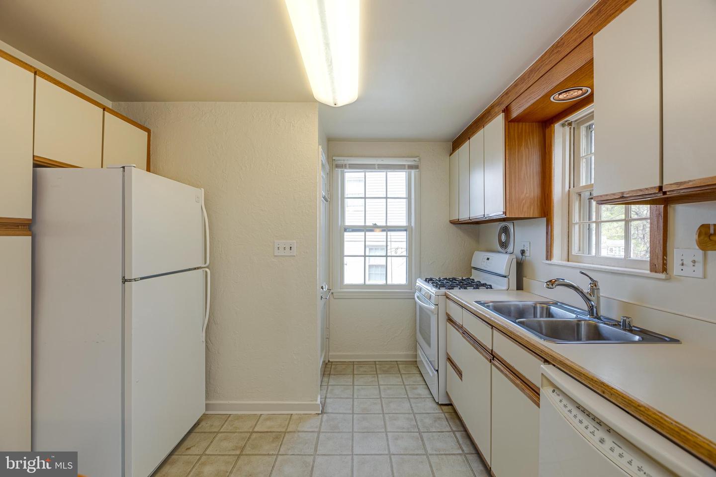981 Patrick Henry DRIVE
