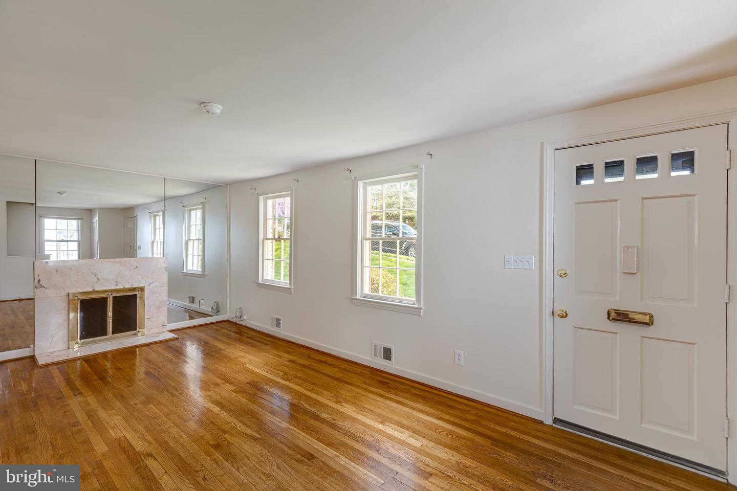 981 Patrick Henry DRIVE