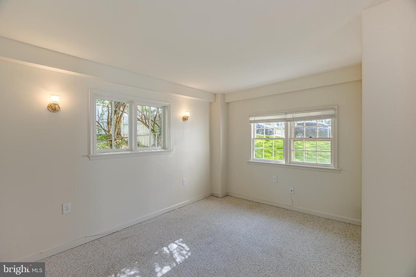 981 Patrick Henry DRIVE
