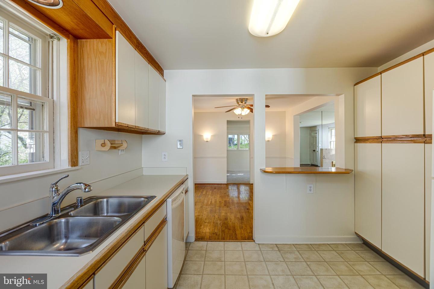 981 Patrick Henry DRIVE
