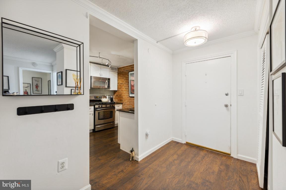 5353 Columbia PIKE Unit: 206