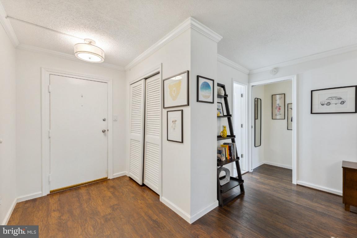 5353 Columbia PIKE Unit: 206