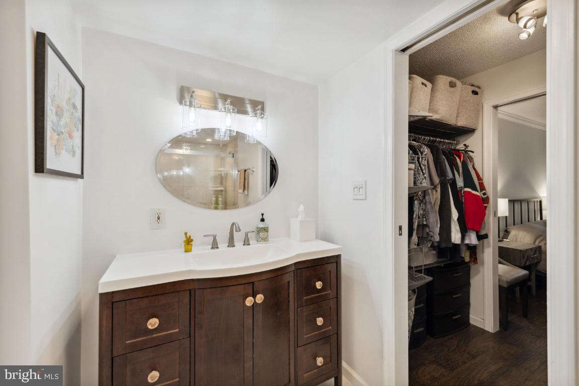 5353 Columbia PIKE Unit: 206