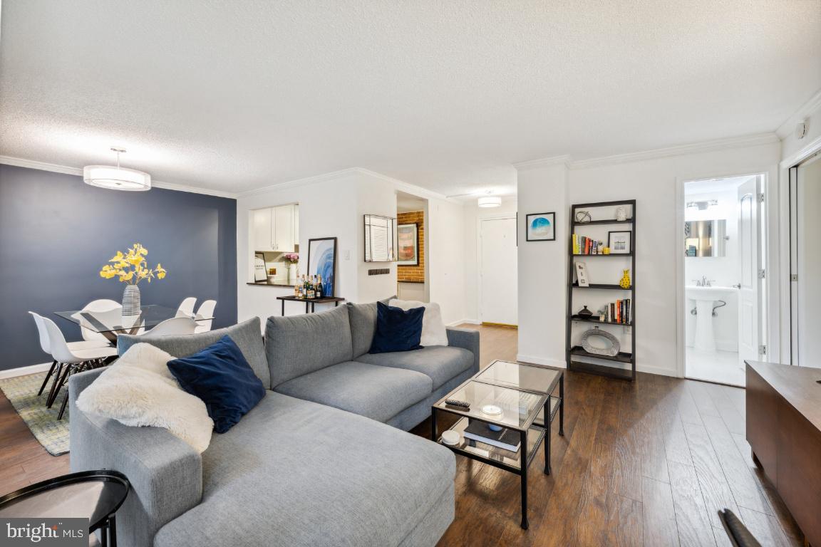 5353 Columbia PIKE Unit: 206