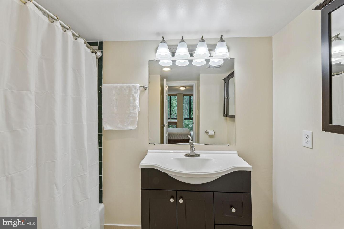 1401 N Rhodes STREET Unit: 406