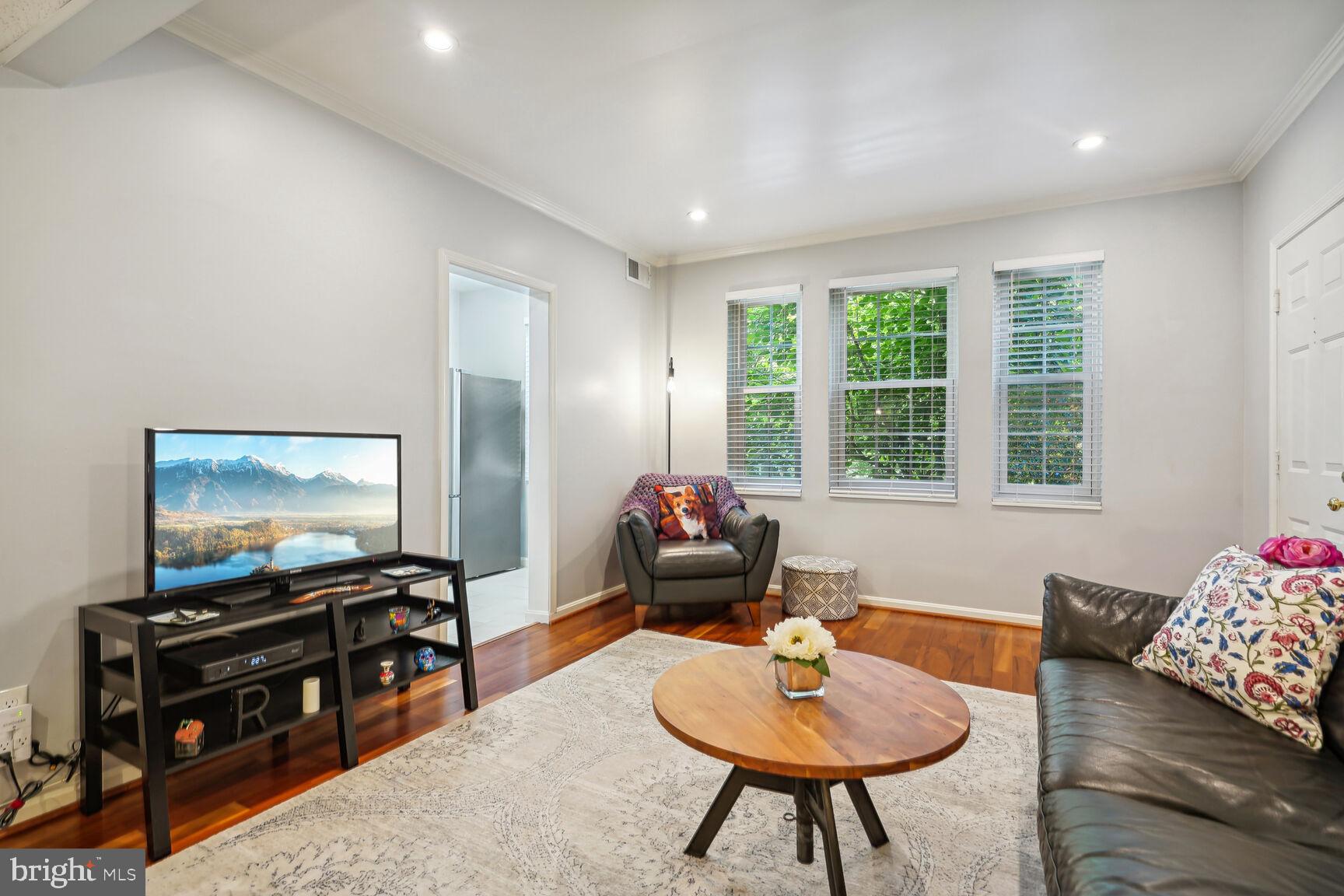 1920 N Rhodes STREET Unit: 74