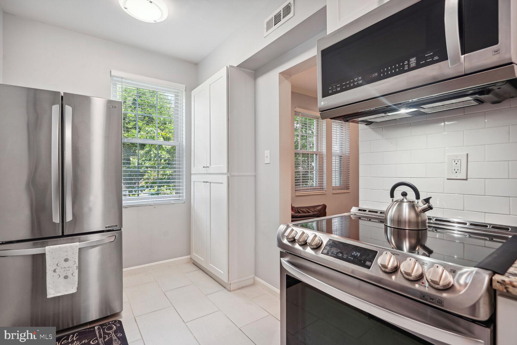 1920 N Rhodes STREET Unit: 74