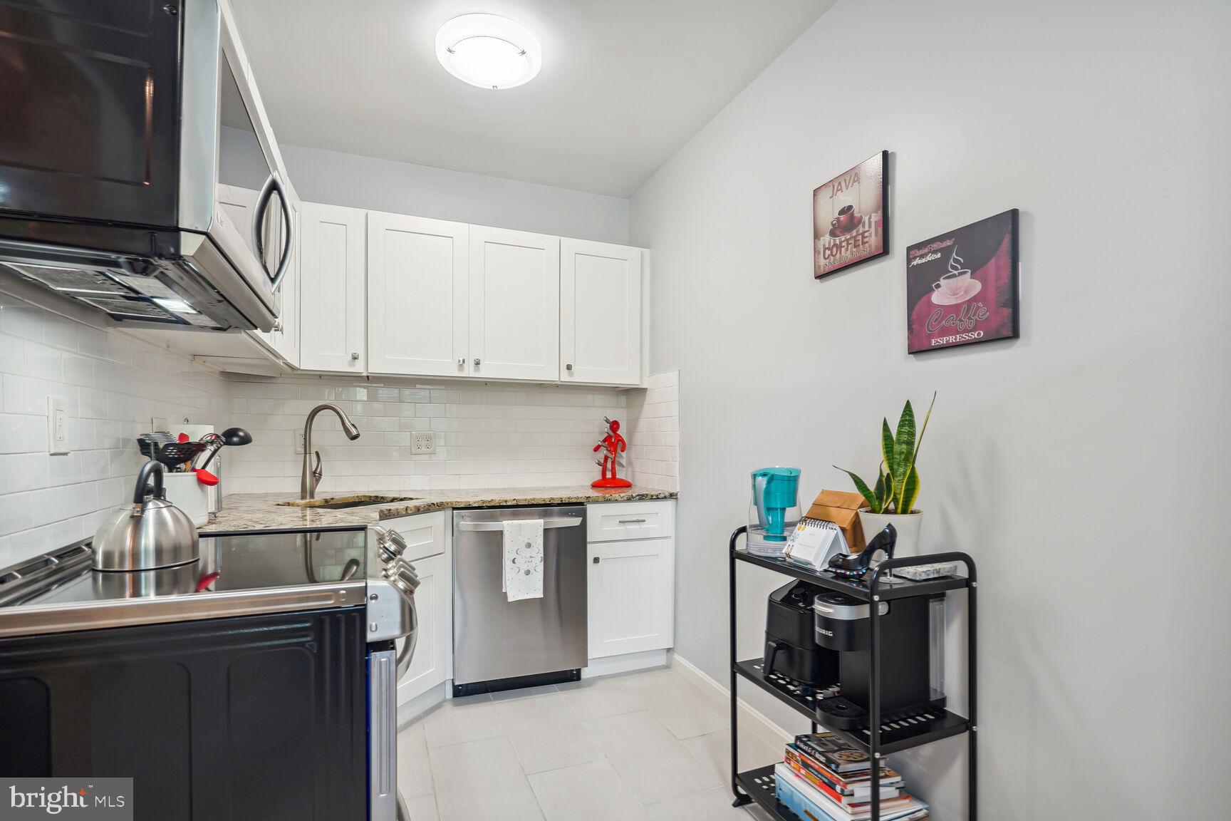 1920 N Rhodes STREET Unit: 74