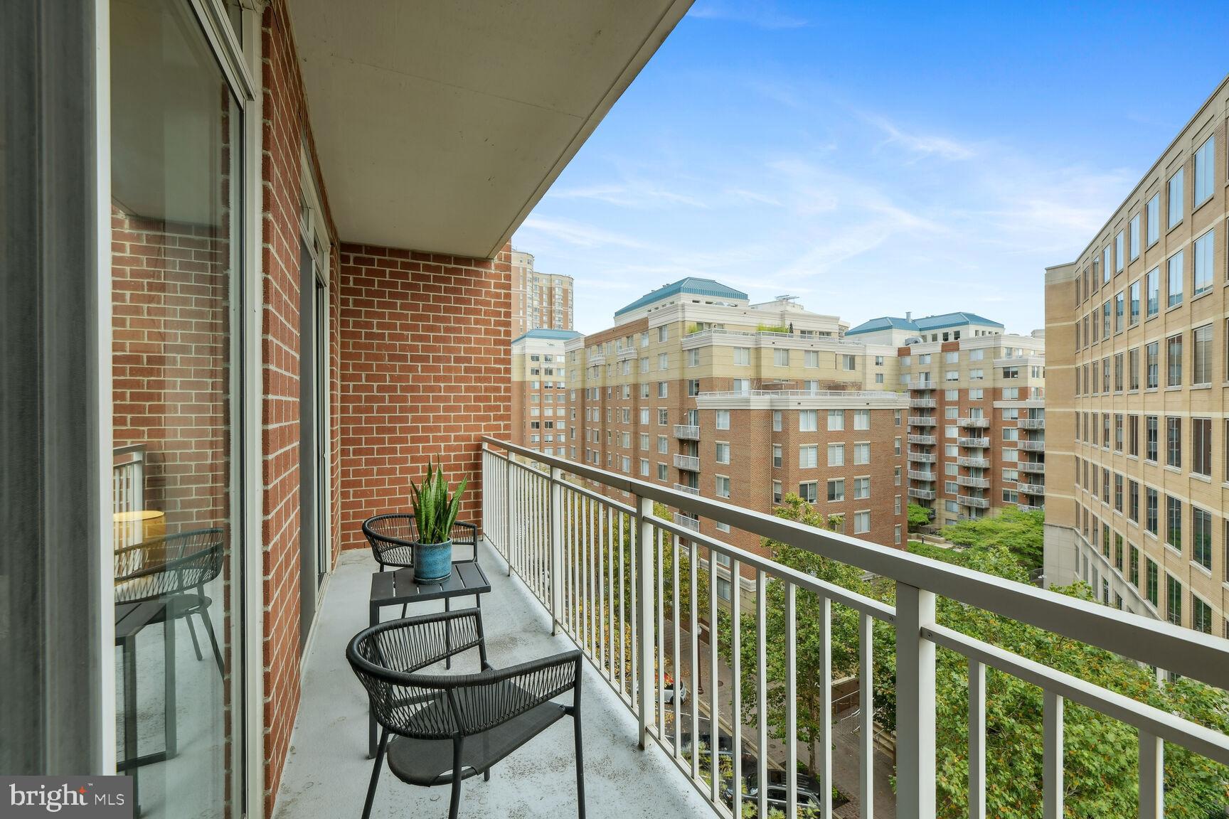 820 N Pollard STREET Unit: 609