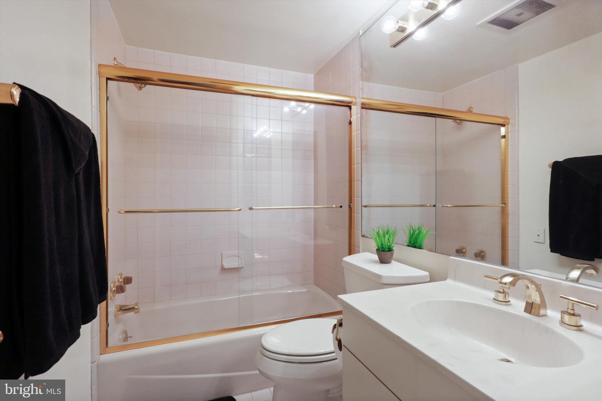 1530 Key BOULEVARD Unit: 106