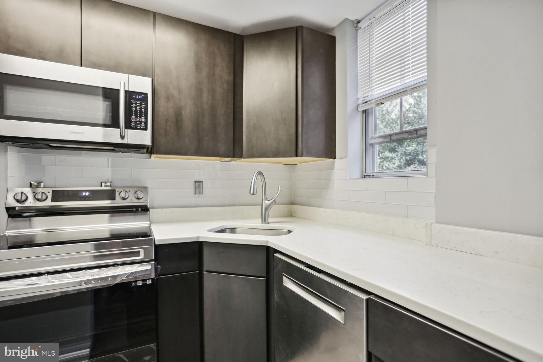 1736 Queens LANE Unit: 3-190