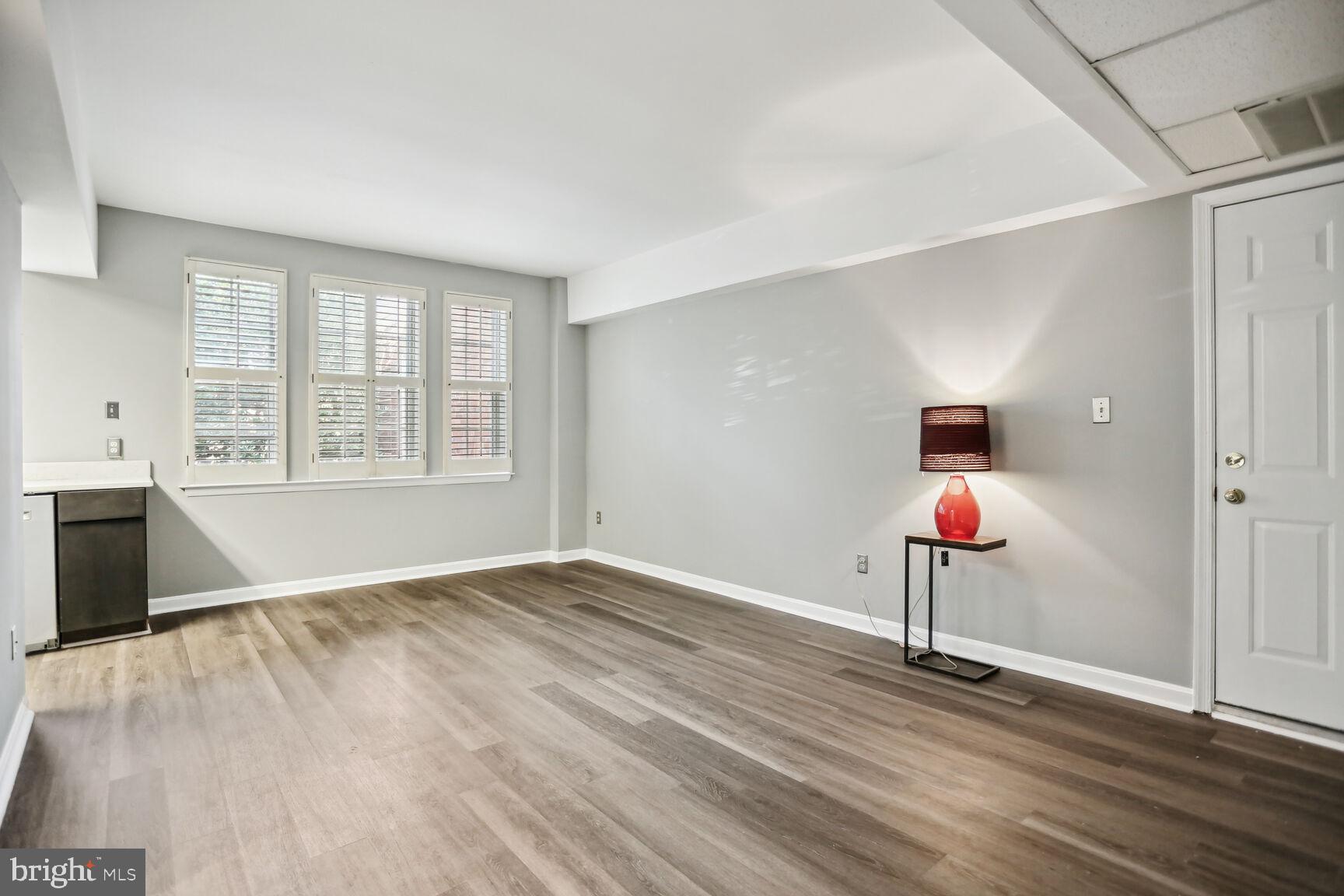1736 Queens LANE Unit: 3-190