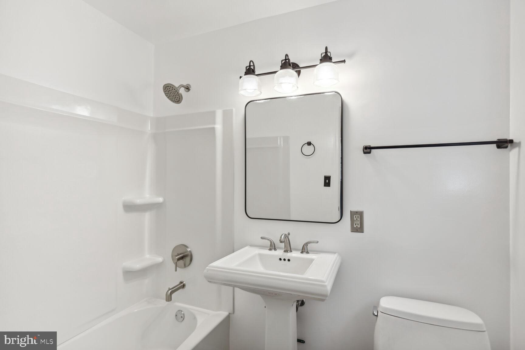 1736 Queens LANE Unit: 3-190