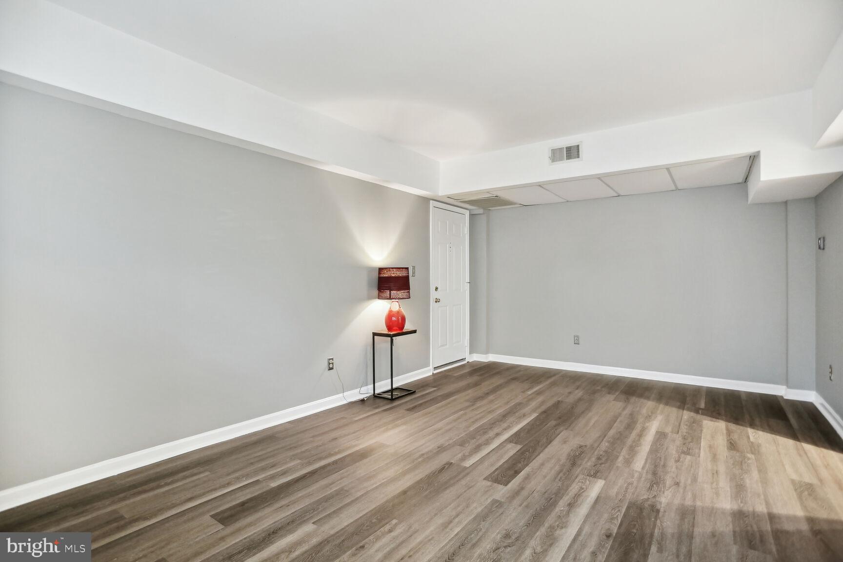 1736 Queens LANE Unit: 3-190