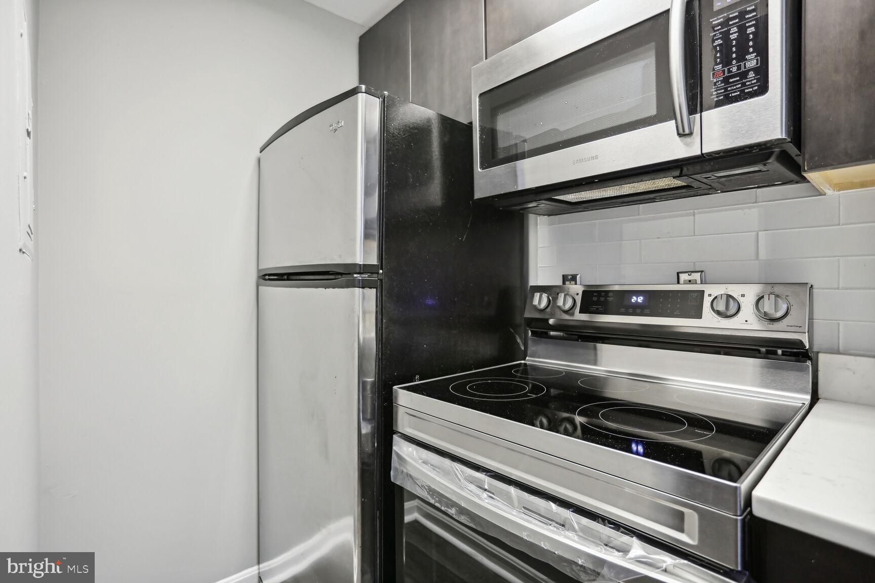 1736 Queens LANE Unit: 3-190