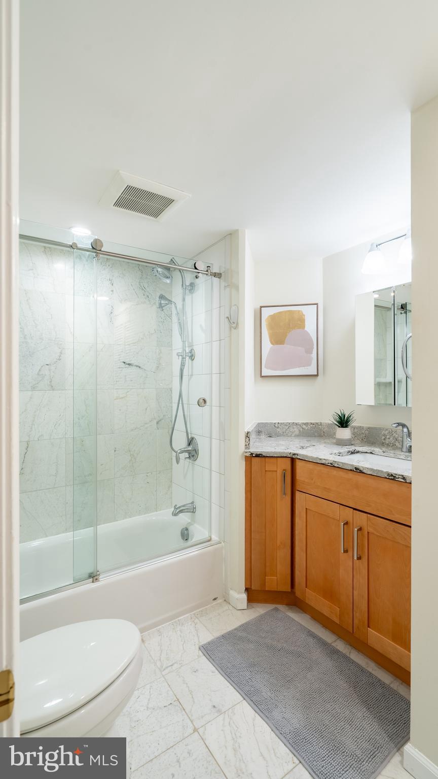 2400 Clarendon BOULEVARD Unit: 808