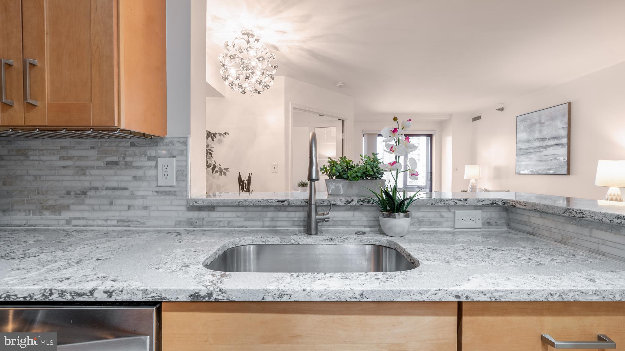 2400 Clarendon BOULEVARD Unit: 808