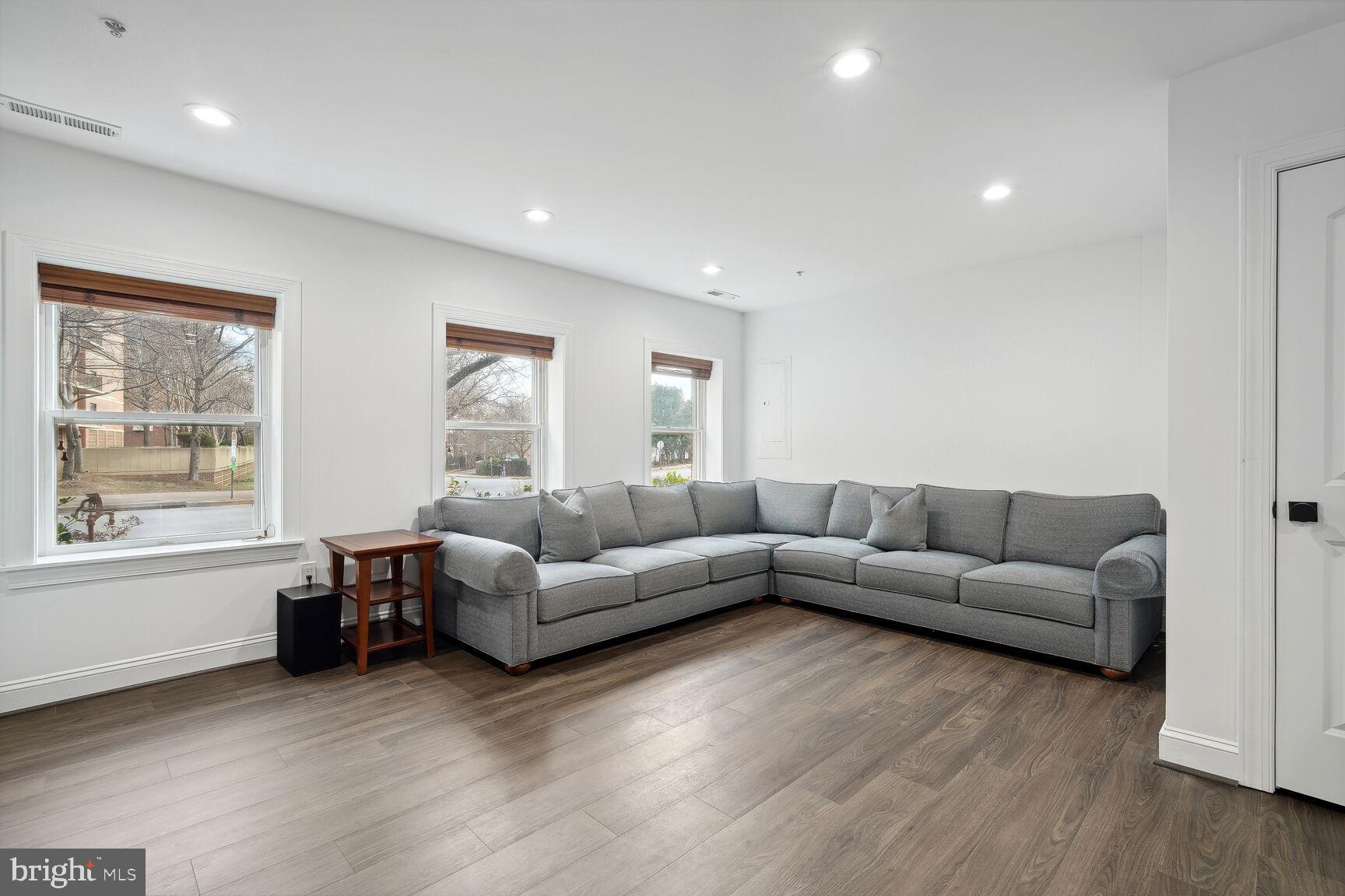 2619 Fairfax DRIVE