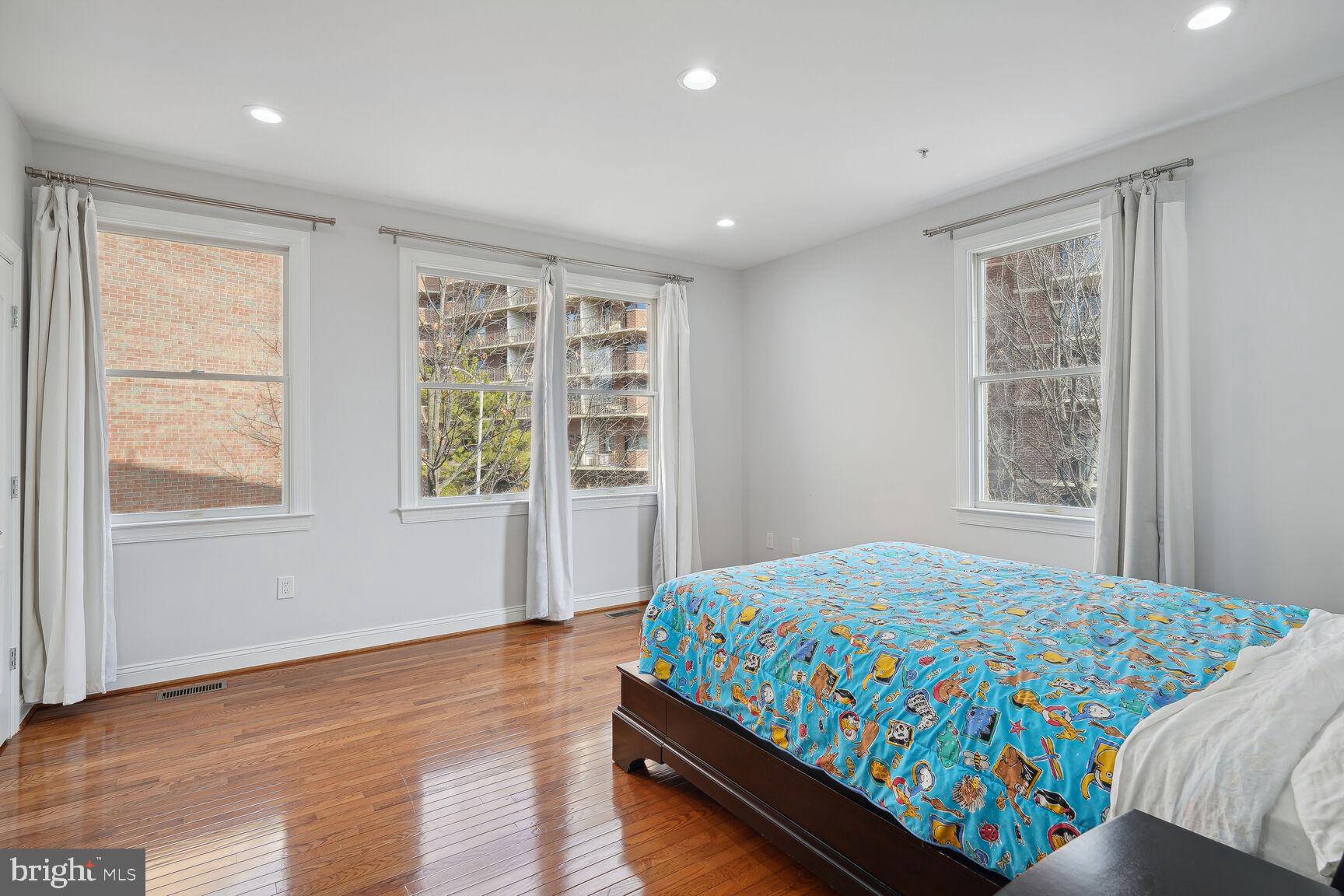 2619 Fairfax DRIVE