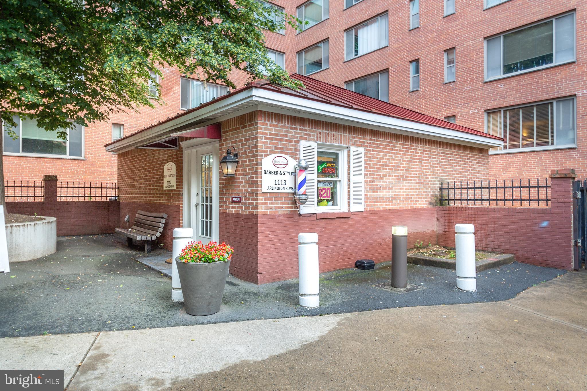 1121 Arlington Boulevard Unit: 123
