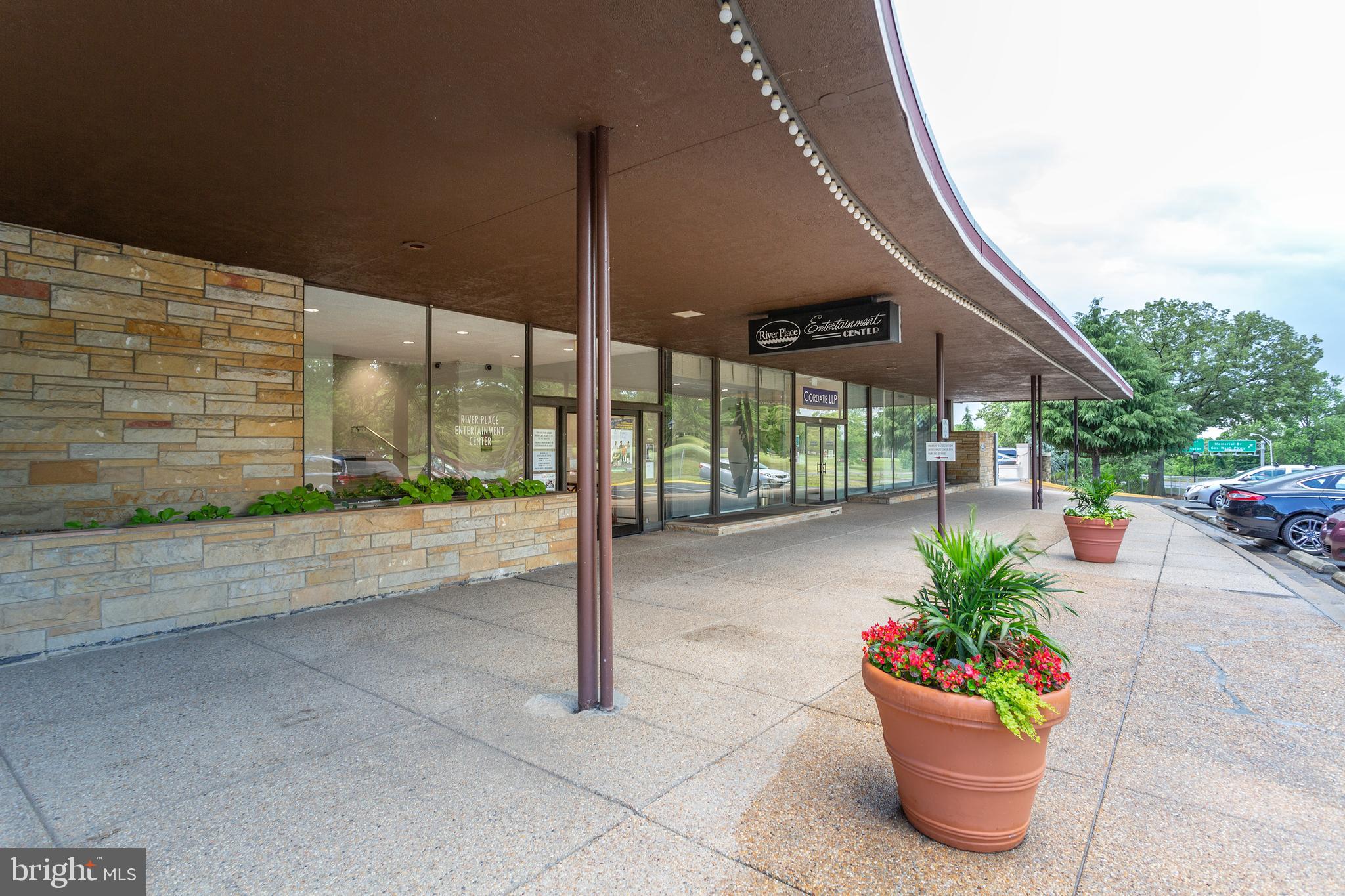 1121 Arlington Boulevard Unit: 123