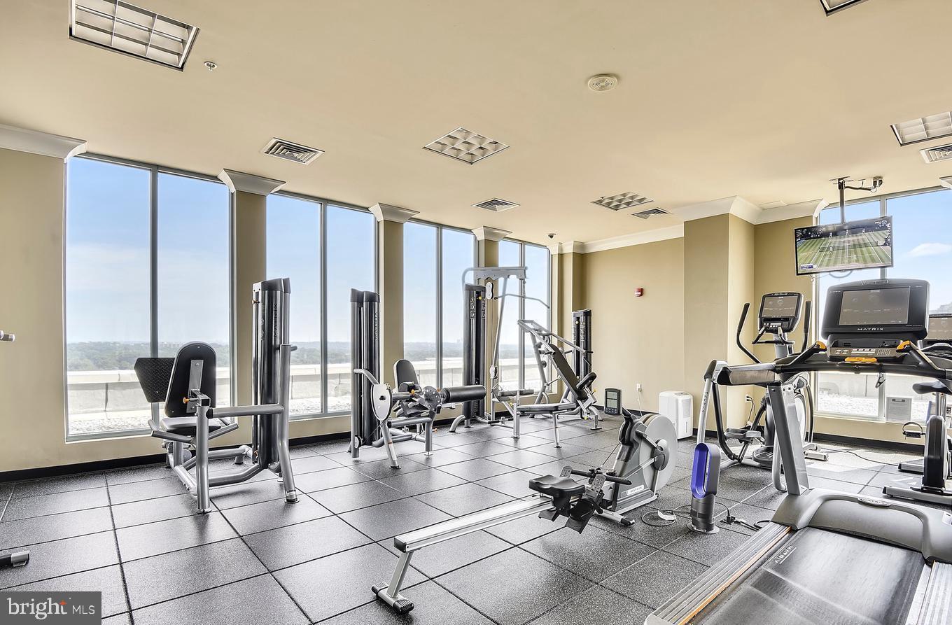 851 N Glebe Rd #416