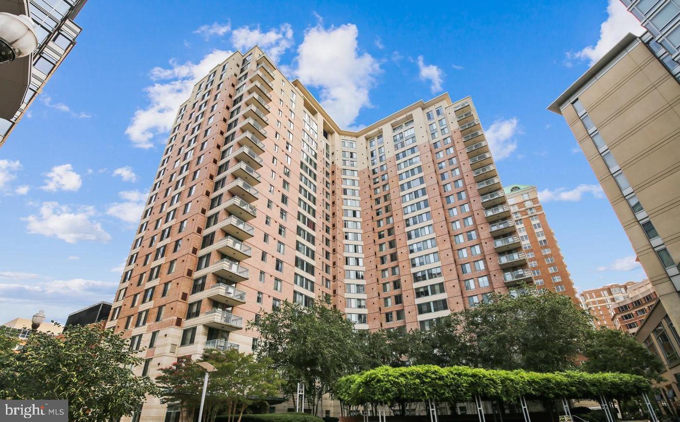 851 N Glebe Rd #416
