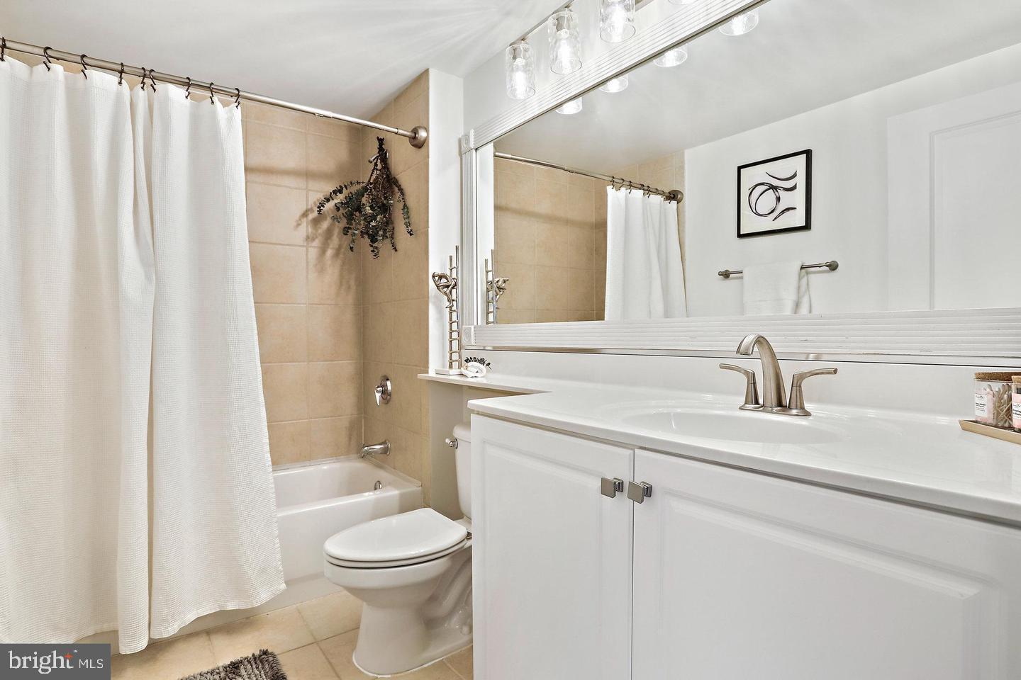 851 N Glebe Rd #416