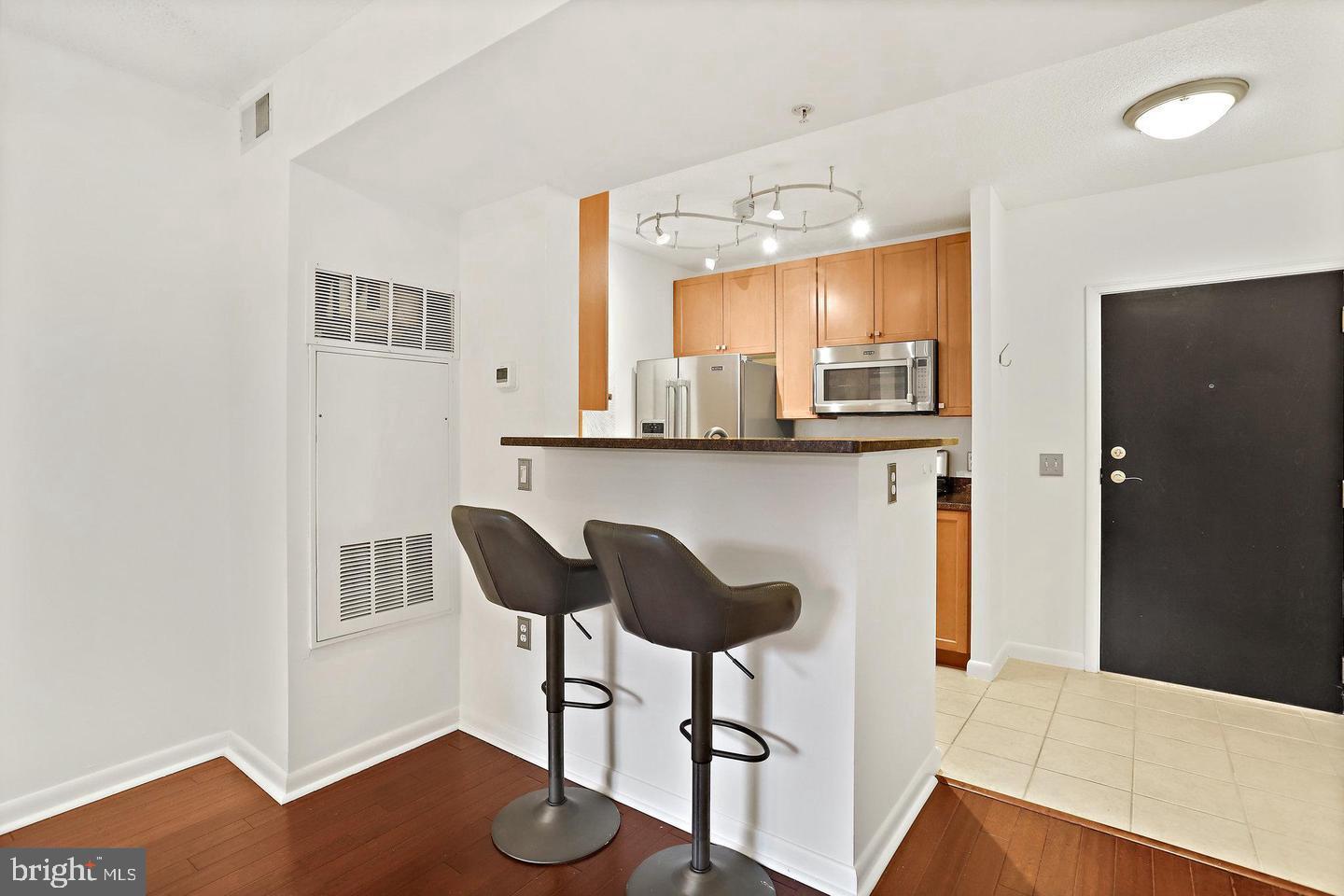 851 N Glebe Rd #416