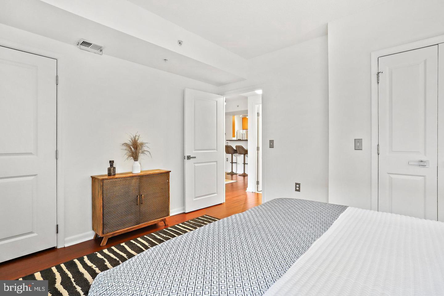 851 N Glebe Rd #416