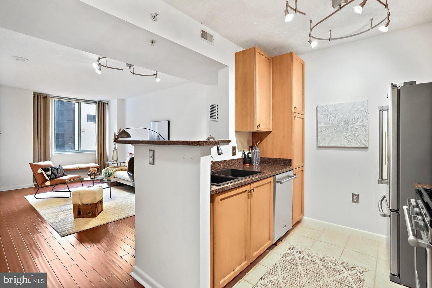 851 N Glebe Rd #416
