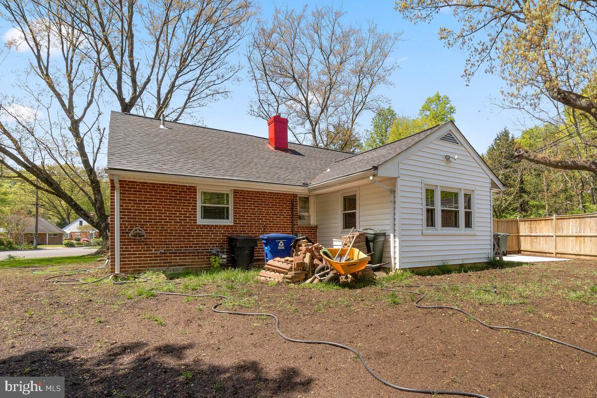1 S Edison St